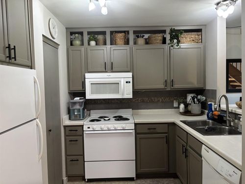 e-1016 N Sunnyvale Lane, Madison, WI, 53713 | Card Image