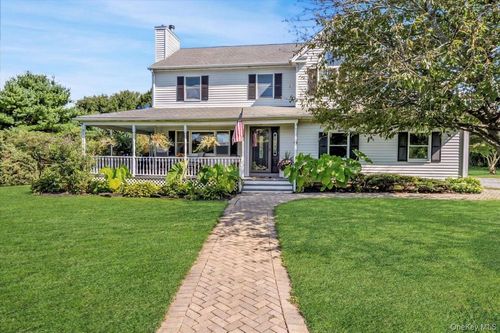 97 Grant Dr, Riverhead, NY, 11901-1980 | Card Image