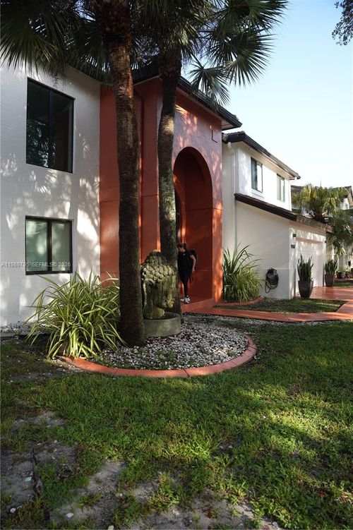 19262 Nw 89th Ave, Hialeah, FL, 33018-6249 | Card Image