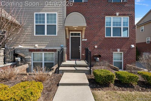 2877 Hartwick Dr, Rochester Hills, MI, 48307-4339 | Card Image