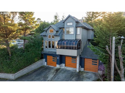 2024 Cedar Ct, North Bend, OR, 97459-2174 | Card Image