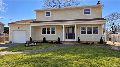 211 4th Ave, West Babylon, NY, 11704-3545 | Card Image