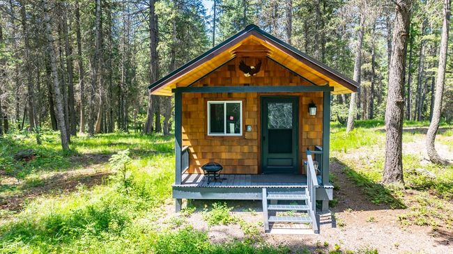 Cabin front with covered porch | Image 28