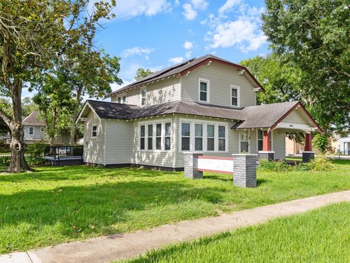 1320 7th St, Bay City, TX, 77414-4917 | Card Image