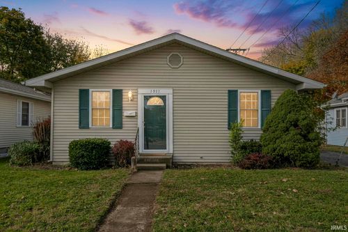 1911 S Ironwood Dr, South Bend, IN, 46613-3554 | Card Image