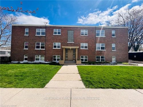 126 East St S, Sarnia, ON, N7T3R3 | Card Image