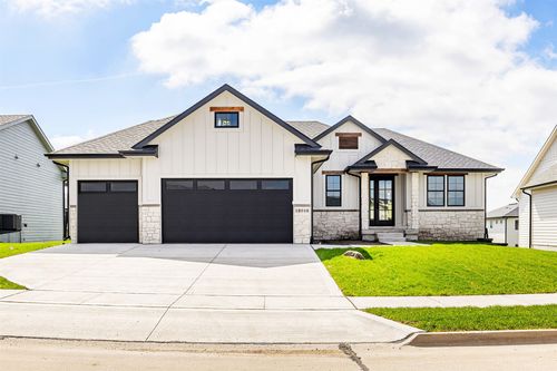 18048 Tanglewood Dr, Clive, IA, 50325-2595 | Card Image