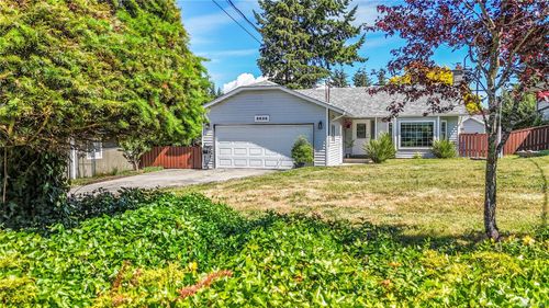 2638 Ernhill Dr, Langford, BC, V9C3N7 | Card Image