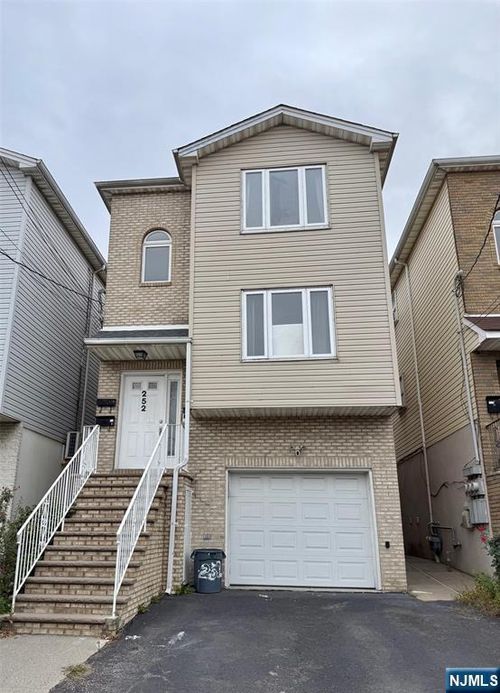 2f-252 Passaic Ave, East Newark, NJ, 07029-1356 | Card Image