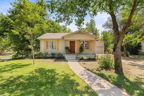 1701 W 7th St, Taylor, TX, 76574-2219 | Card Image