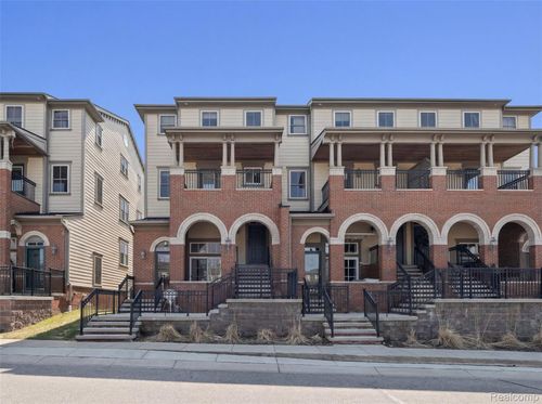 3872 Forester Blvd, Auburn Hills, MI, 48326-3051 | Card Image