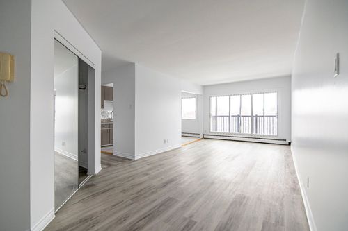 402-3340 Rue Victoria, Montréal, QC, H8T1J5 | Card Image