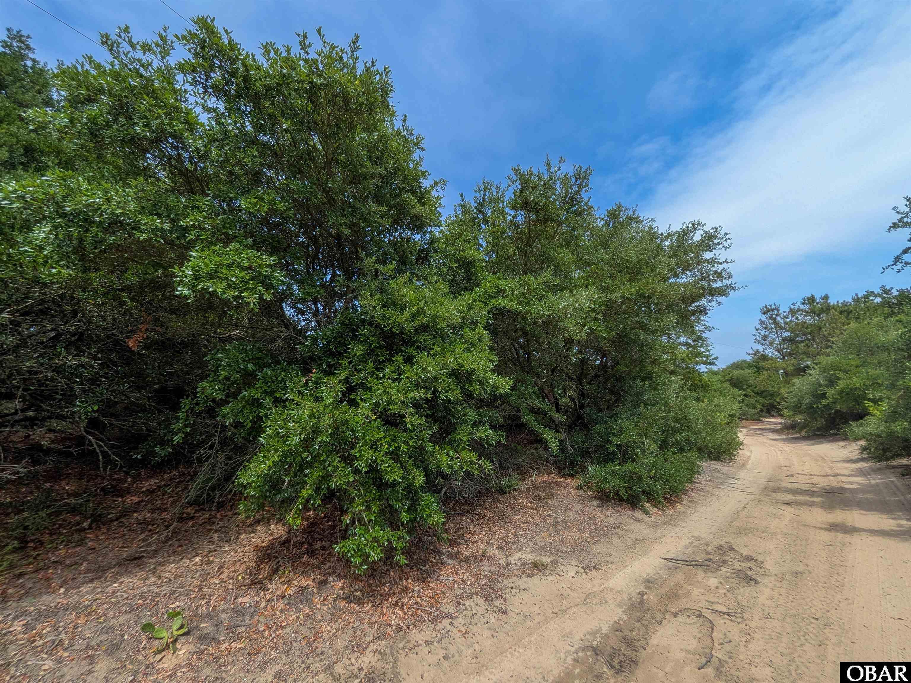 Land in Corolla 5