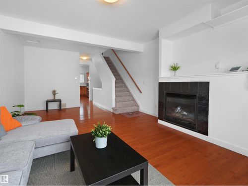 11-13215 153 Ave Nw, Edmonton, AB, T6V0B6 | Card Image