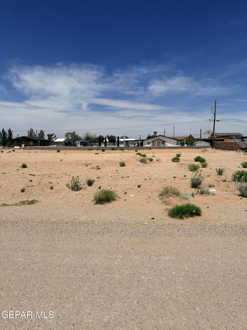 15569 Ury Street, El Paso, TX, 79928 | Card Image