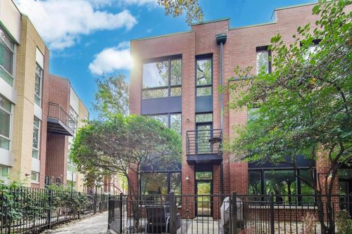 2832 N Riverwalk Dr, Chicago, IL, 60618-1080 | Card Image