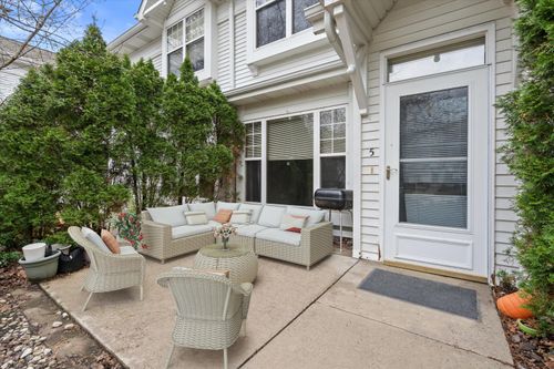 6168 S Creekside Dr, Cudahy, WI, 53110-3444 | Card Image