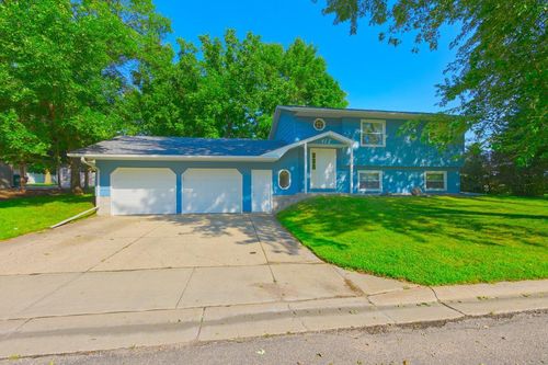 412 Westgate Dr, Winsted, MN, 55395-6519 | Card Image