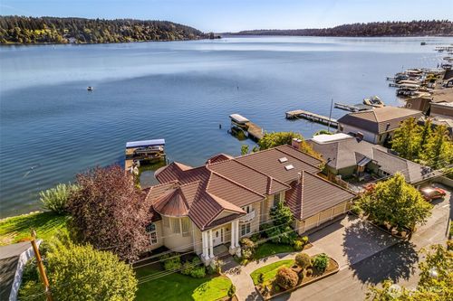17765 Beach Dr Ne, Lake Forest Park, WA, 98155-4516 | Card Image