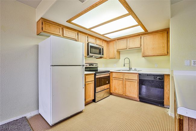 UNIT-2090 - 8410 Eldora Ave, Condo with 2 bedrooms, 2 bathrooms and null parking in Las Vegas NV | Image 11