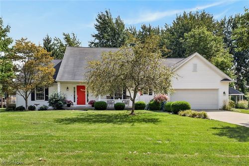 32079 Country Club Dr, Avon Lake, OH, 44012-2715 | Card Image