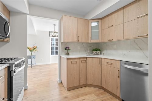 231-231 Vista Dr, Cedar Knolls, NJ, 07927-2031 | Card Image