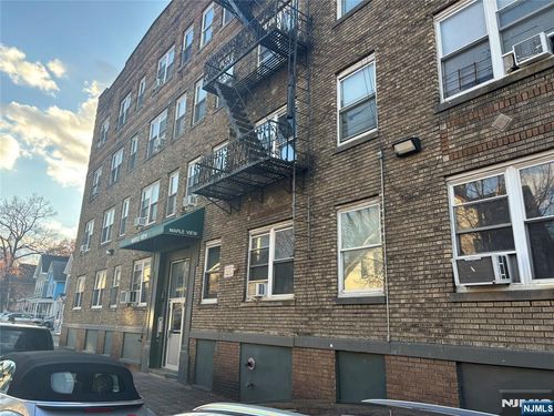 133 Maple Ave, East Orange, NJ, 07017-4317 | Card Image