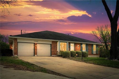 15909 E 38th St S, Independence, MO, 64055-3650 | Card Image