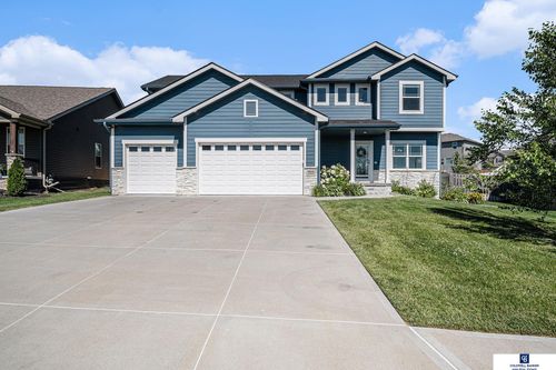 7633 Kilpatrick Pkwy, Bennington, NE, 68007-3315 | Card Image