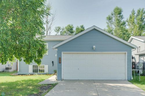 1747 Huntington Dr, West Fargo, ND, 58078-4304 | Card Image