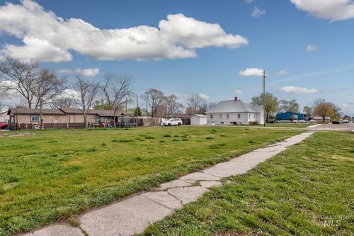 404 N 3rd St, Nyssa, OR, 97913-3320 | Card Image