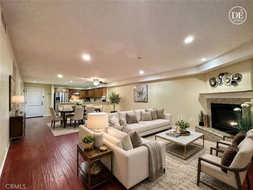102-4733 Elmwood Ave, Los Angeles, CA, 90004-3110 | Card Image
