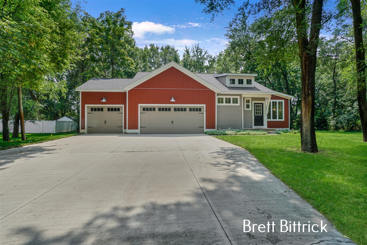 8th St, Holland, MI 49423
