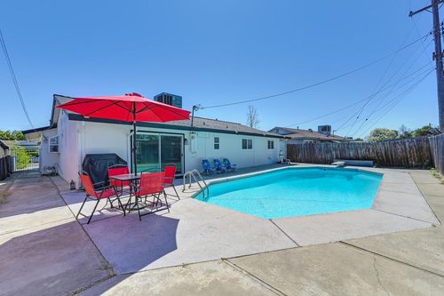 7044 Linwood Way, Sacramento, CA, 95828 | Card Image