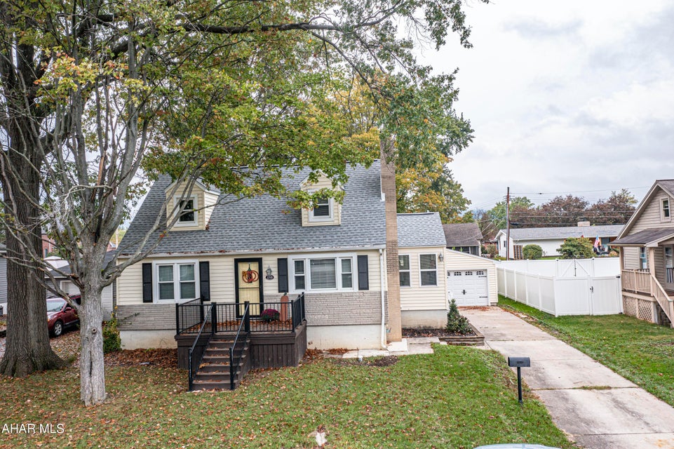 Maple Ave, Hollidaysburg, PA 16648