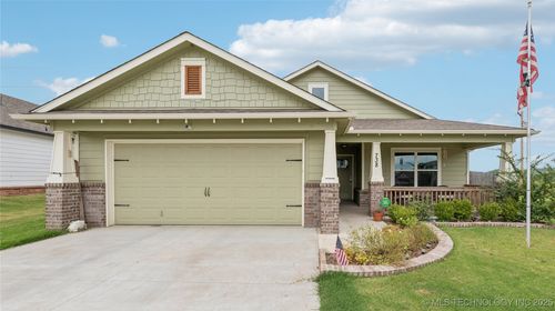 738 W 54th St, Sand Springs, OK, 74063-3396 | Card Image