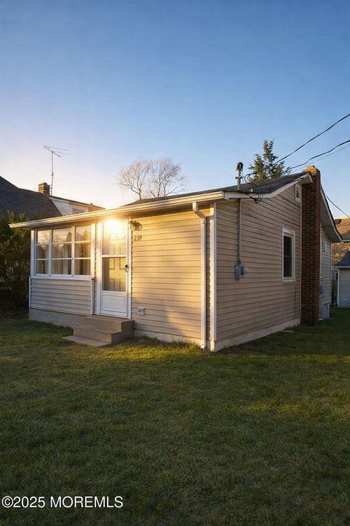 235-23-239 Bay Ave, Leonardo, NJ, 07737-1033 | Card Image