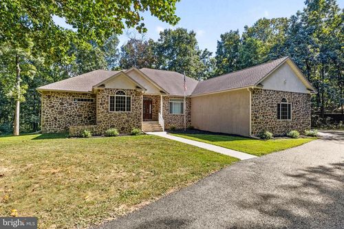 1982 Whyte Ln, SPRING GROVE, PA, 17362-7443 | Card Image