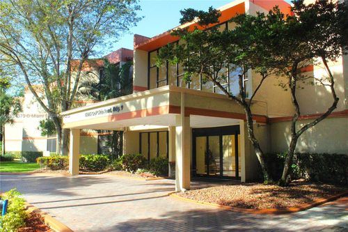 apt-201-16475 Golf Club Rd, Weston, FL, 33326-1675 | Card Image