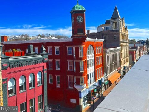 27 W Beverley St, STAUNTON, VA, 24401-4202 | Card Image