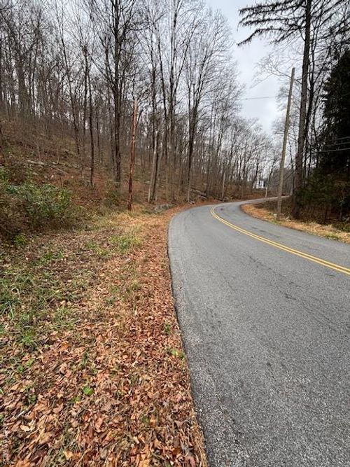 82 Wiccopee Rd, Putnam Valley, NY, 10579-1601 | Card Image