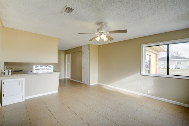 222 S Avenue G, House other with 4 bedrooms, 3 bathrooms and null parking in Freeport TX | Image 4