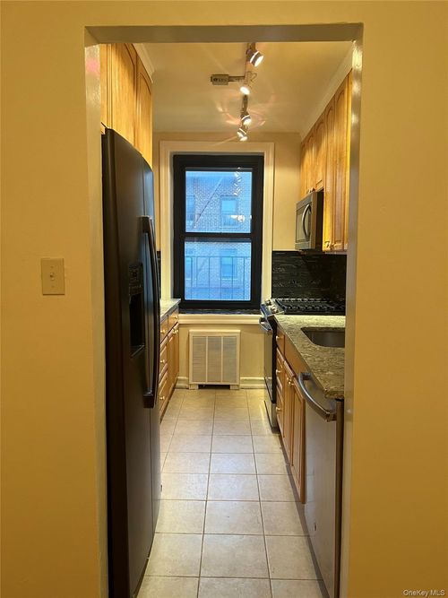 apt-404-9010 32nd Ave, East Elmhurst, NY, 11369-2207 | Card Image