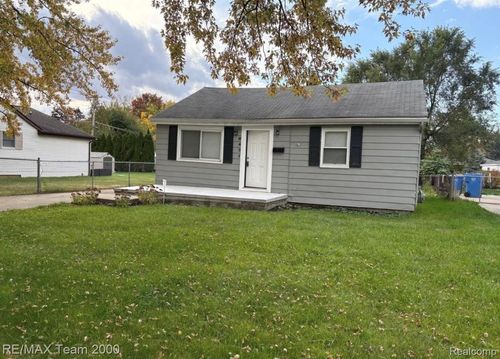 6431 Centralia St, Dearborn Heights, MI, 48127-2001 | Card Image