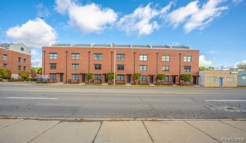 622 W 11 Mile Rd, Royal Oak, MI, 48067-2202 | Card Image