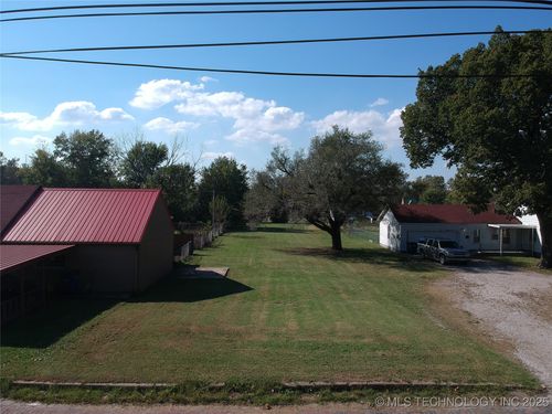 216 S Locust St, Nowata, OK, 74048-3621 | Card Image