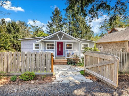 631 N Larch St, Cannon Beach, OR, 97110-3107 | Card Image
