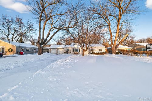 21325 Drexel St, Clinton Twp, MI, 48036-2509 | Card Image