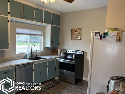 421 Sherman St, Sheffield, IA, 50475-7767 | Card Image