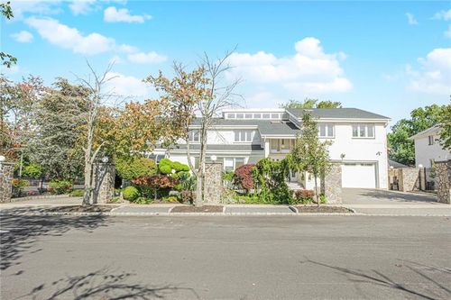 559 Alverson Ave, Staten Island, NY, 10309-1749 | Card Image